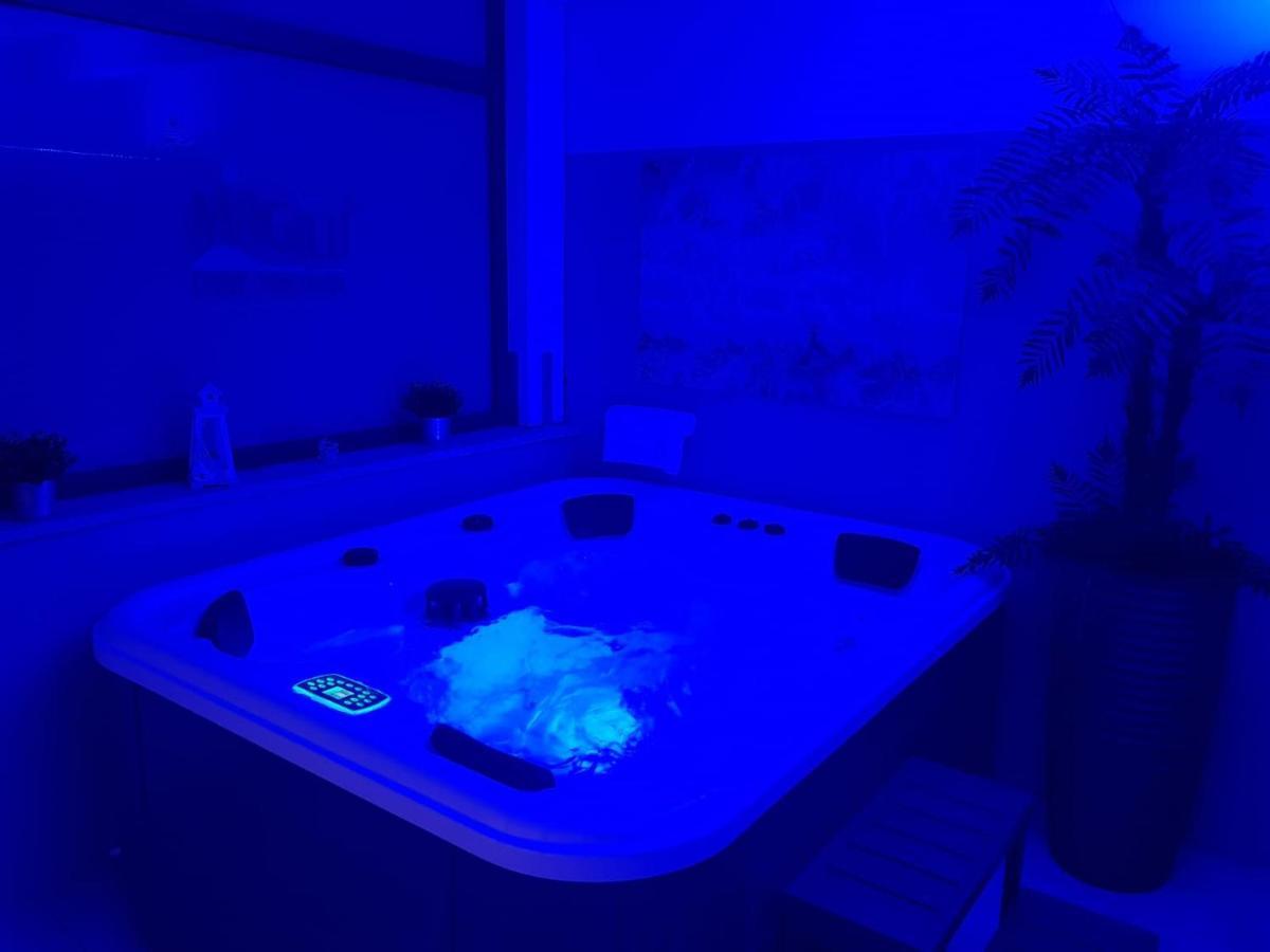 Magilu Case Con Jacuzzi كاستيلاّماري ديل غو المظهر الخارجي الصورة